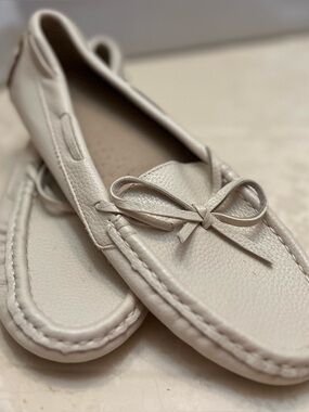 Women's Cream Leather Bow Moccasin Loafers